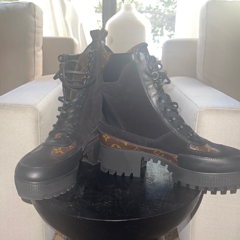 Laureate platform desert boot